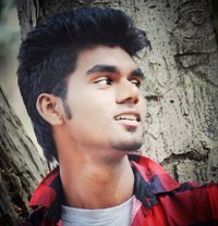 Karls - Male adult performer in Kolkata