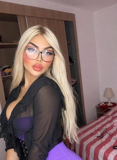 Karma xxl vısıtıng - Transsexual escort in Beirut Photo 25 of 29