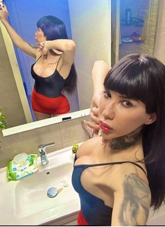 Karol - Transsexual escort in Riga Photo 8 of 14