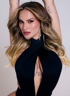 Karol - puta in Dubai Photo 5 of 8