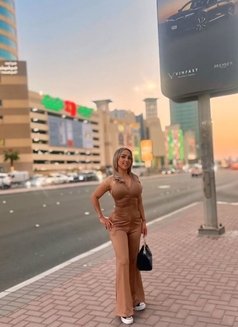 Karol - puta in Abu Dhabi Photo 11 of 11