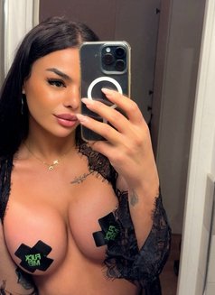 Karol shemale arab - Transsexual escort in Milan Photo 8 of 13