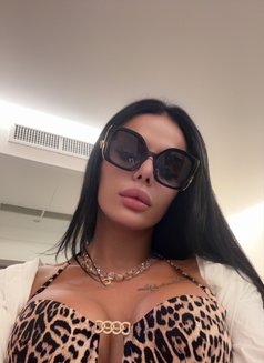 Karol shemale arab - Transsexual escort in Cannes Photo 13 of 21