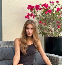 Karolina - puta in Dubai