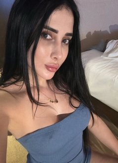 Karolina - escort in Dubai Photo 4 of 7