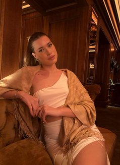 Karoline Belle - companion in Seoul Photo 4 of 9