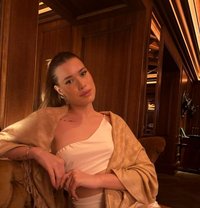 Karoline Belle - companion in Seoul