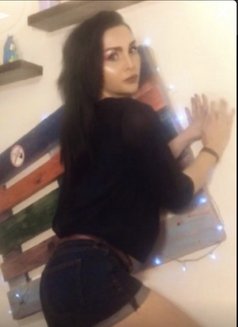 Karoline 🇱🇧 - Transsexual escort in Beirut Photo 16 of 18