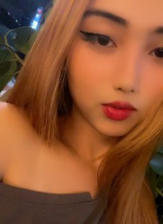 Karsyn - Transsexual escort in Makati City Photo 8 of 9