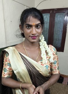Karthika - Transsexual adult performer in Chennai Photo 1 of 3