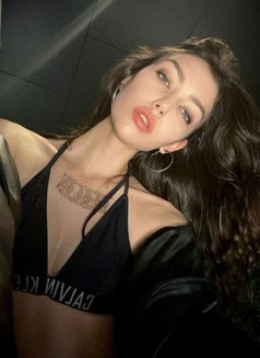 Kartie - escort in Dubai Photo 1 of 8