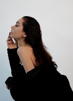 Kartie - escort in Dubai Photo 7 of 8