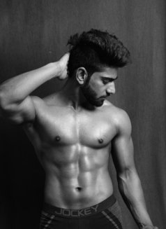 Kartik - Acompañantes masculino in Noida Photo 2 of 4