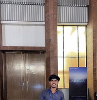 Kartik Roy - Male adult performer in New Delhi