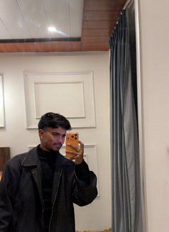 Kartik Roy - Intérprete masculino de adultos in New Delhi Photo 3 of 11