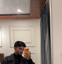 Kartik Roy - Male adult performer in New Delhi