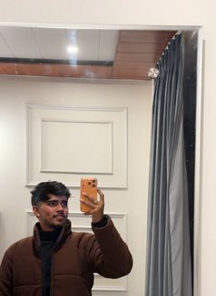 Kartik Roy - Intérprete masculino de adultos in New Delhi Photo 5 of 11