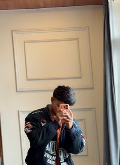 Kartik Roy - Intérprete masculino de adultos in New Delhi Photo 6 of 11