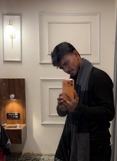 Kartik Roy - Intérprete masculino de adultos in New Delhi Photo 8 of 11