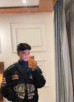 Kartik Roy - Intérprete masculino de adultos in New Delhi Photo 9 of 11