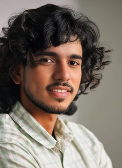 Kartik Roy - Intérprete masculino de adultos in New Delhi Photo 4 of 9