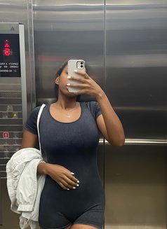 Kasandra - escort in Bangkok Photo 2 of 10