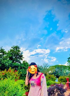 Kashis Genuine Girl Real Meet & Cam Show - puta in Bangalore Photo 2 of 5