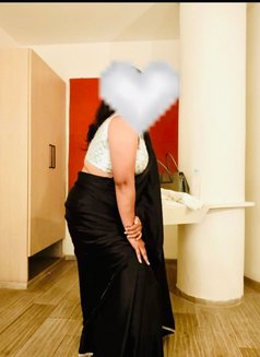 Hot Wife Kashish Singh - escort in Kota Photo 6 of 17