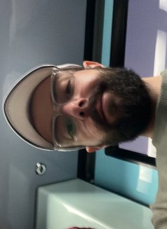 Kasim - Male escort in Abu Dhabi Photo 2 of 3