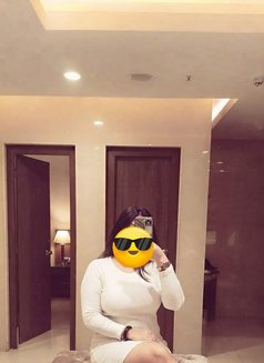 Kat - escort in Hyderabad Photo 1 of 2
