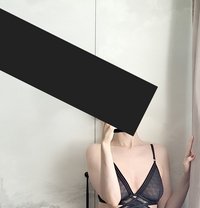 Kat on a Hot Tin Roof - escort in London