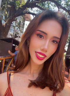 Kat Sanderland - Transsexual escort in Manila Photo 6 of 11