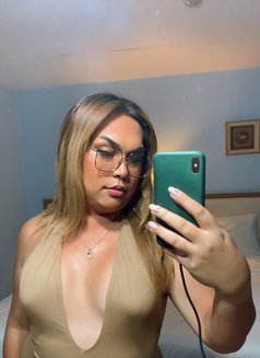 Kat Zana - Transsexual escort in Bangkok Photo 3 of 20