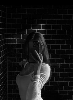 Kate - escort in Amsterdam Photo 1 of 3