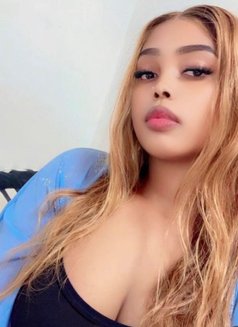 Kate - escort in Muscat Photo 1 of 2