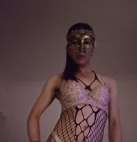 Kate - Transsexual escort in Abu Dhabi