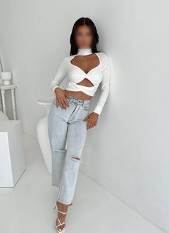 Kate Kitty - puta in Mumbai Photo 5 of 8