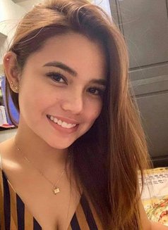 Kate Lorraine - escort in Makati City Photo 2 of 5