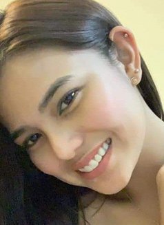 Kate Lorraine - escort in Makati City Photo 3 of 5