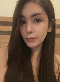 Kate a fresh new stunner - escort in Hyderabad Photo 4 of 5