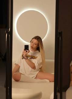 Kate - escort in Bangkok Photo 1 of 7