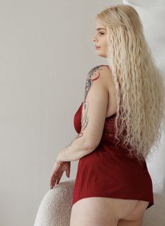 Kate - escort in Dubai Photo 6 of 7