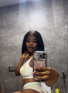 Kate - escort in Abu Dhabi Photo 7 of 7