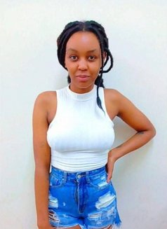 Kate - puta in Riyadh Photo 1 of 3