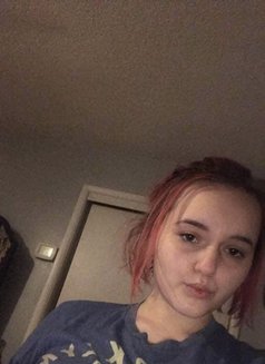 Kate - escort in Cairo Photo 1 of 2