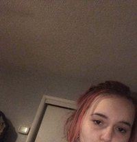 Kate - escort in Cairo Photo 1 of 2