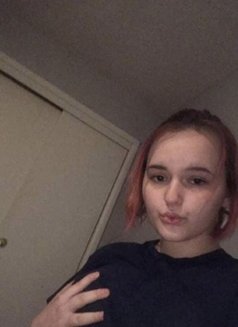 Kate - escort in Cairo Photo 2 of 2