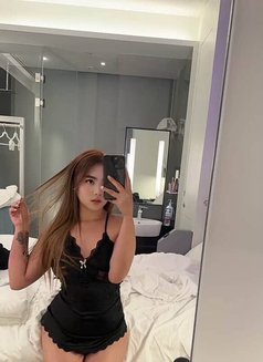 Kate - young model is here - escort in Mumbai Photo 7 of 13