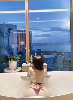 Katelyn. Cum X meet up - Transsexual escort in Manila Photo 3 of 8