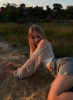 Katerina - puta in Dubai Photo 2 of 7